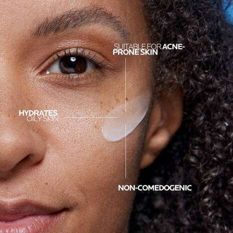 La Roche Posay Effaclar H Isobiome Moisturiser 40ml applied on skin, hydrates oily skin, suitable for acne-prone skin.
